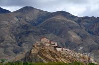 Klooster op een berg in Tibet