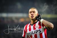 Memphis juicht na zijn doelpunt voor PSV